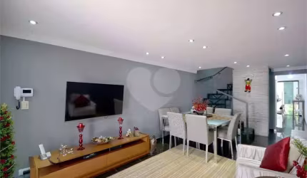 Casa de 110m²  reformada com 3 dormitórios, 2 suítes, 1 vaga no Bosque da Saúde.