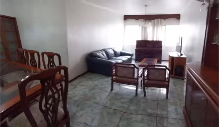 Apartamento em Moema com 2 dormitórios e 1 vaga