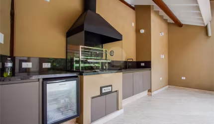 Pacaembu / majestoso sobrado reformado / 480 m² AC / 4 suítes / 6 vagas / piscina
