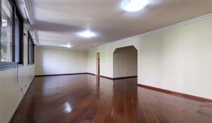 Apartamento com 3 dormitórios, 1suíte, 2 vagas no Jardim Europa