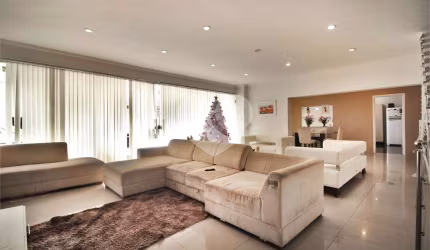 Oportunidade! Bairro Planalto Paulista! Sobrado com 3 suites, quintal e 6 vagas
