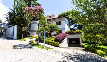 Residência em exclusivo  Condomínio  de alto padrão e apenas 6 casas, terreno privativo de 1300 m²