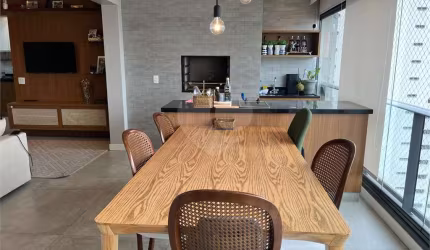 Apartamento à venda de 118 m² em Pinheiros com 3 dormitórios sendo 1 suíte e 2 vagas.