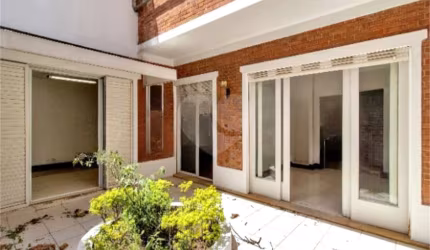 Casa Residencial/Comercial 300 m² , 4 dormitorios, 1 suite master, 2 vagas no Ibirapuera