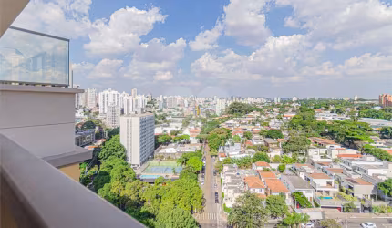 Sofisticada Cobertura Duplex no Ibirapuera com projeto You Studio e Philippe Starck são 4 suites.