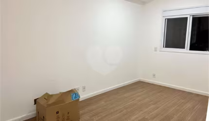 Apartamento na Aclimação com lazer de clube.