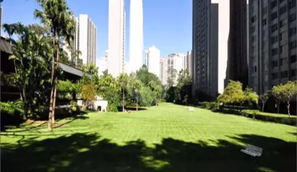 Belíssimo apartamento no Condomínio Portal do Morumbi. Condomínio Clube. 125 mil m² de área verde! Preço imbatível!