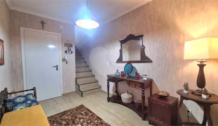 Sobrado de 240m² 3 dormitórios 2 suítes terraço gourmet 1 vaga