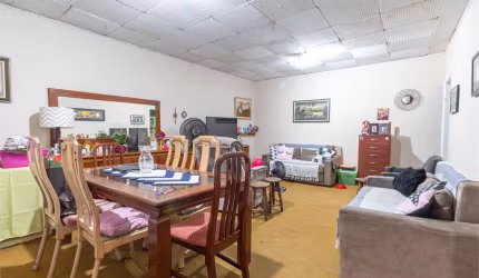 Excelente casa na Chácara Santo Antônio em ótimo ponto comercial.