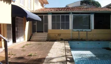 4 Quartos, 2 suítes e 4 vagas