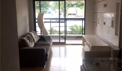 Apto 3 dorm com 3 vagas, salas e varanda.