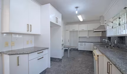 Mansão térrea com lazer completo na Granja Julieta
