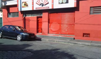 Esquina Avenida Comercial Movimentada