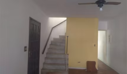 SOBRADO 3 DORMITÓRIOS COM 1 SUÍTE