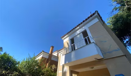 Sobrado em condomínio fechado, com 250 m2, 4 dormitórios (2 suítes) e 3 vagas no Alto da Boa Vista