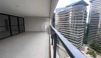Apartamento novo, com 196 m2, 4 quartos (2 suítes) e 3 vagas, na Chácara Sto Antonio