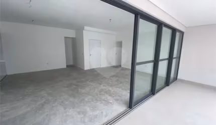 Apartamento a venda na Chácara Sto Antonio, com 196 m2, terraço, 4 quartos e 4 vagas