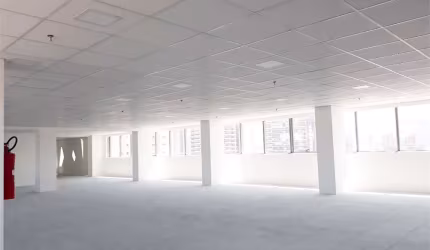 Conjunto comercial de 316 m² de área útil em vão livre na Chácara Santo Antônio.