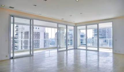 Apartamento em andar alto, com apenas uma unidade por andar, 4 suítes, varanda gourmet, 4 vagas