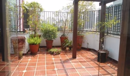 Cobertura 3 quartos , 3 vagas de garagem , excelente localização.