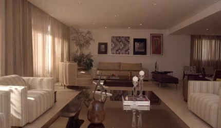 320m² - 3 vagas de garagem - Cuidadosamente reformado! Impecável!