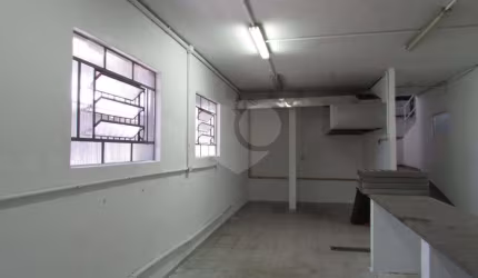 Imóvel comercial na Barra Funda adaptado para setor de alimentação .
