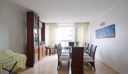 Elegância é o tema para este belíssimo apto. distribuídos em 180m2