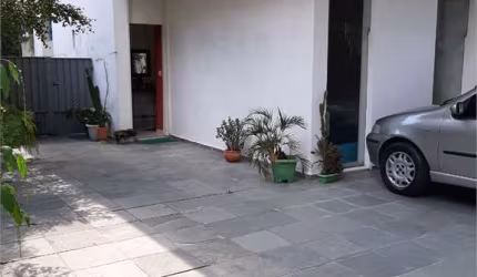 Excelente sobrado de 3 dormitórios na Saúde.