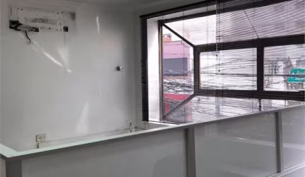 Comercial para locação no Itaim. Pé na calçada. Casa de 2 andares, pode alugar separadamente.