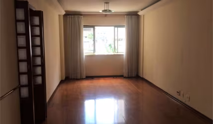 Apartamento a venda na Vila Mariana com 3 quartos.