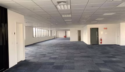 Andar corporativo com 4 salas comercias unificadas
