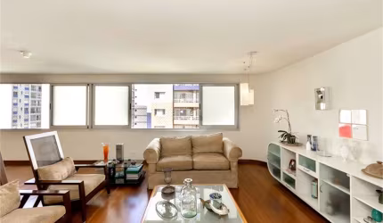 Excelente cobertura duplex com 270 m³ com 2 dorm. sendo 1 suite e 2 vagas. Local privilegiado.