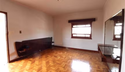 Casa à venda na Saúde c/ 3 Quartos/1 Suíte/4 Vagas de garagem