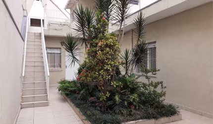 Casa a venda no Brooklin com 03 dormitórios, sendo 01 suíte e 02 vagas.