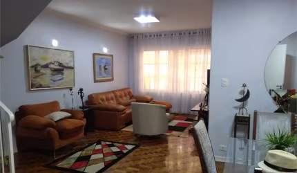 Exelente Sobrado com 356 m² e 4 dormitórios, localizado no Jardim da Saúde.