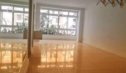 Apartamento com 176m2 na Rua Dr. Albuquerque Lins, com 3 quartos em Higienópolis