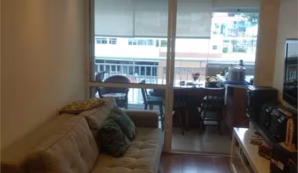 Apartamento 82 m² com varanda 2 dormitórios sendo 1 suítes 1 vaga.