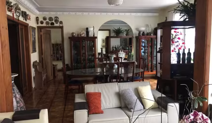 Apartamento de 345m2, 1 por andar.4 dormitórios (sendo 1 suite e 1 closet).