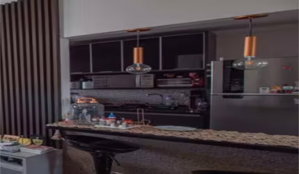 Apartamento em andar alto. Com 1 dormitório.