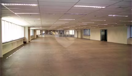 Ótima sala no Bairro do Itaim Bibi.