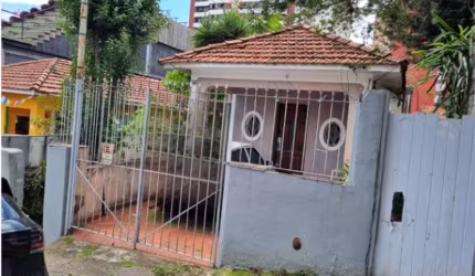 Casa na Vila Madalena com 240 metros quadrados de terreno