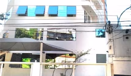 Prédio inteiro de 550 m2 na Vila Madalena para locação, com salas, 8 banheiros, 10 vagas