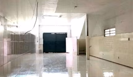 AMPLO IMOVEL COMERCIAL NA LAPA DE BAIXO