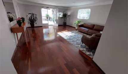 APARTAMENTO EM MOEMA COM ÓTIMA LOCALIZAÇÃO