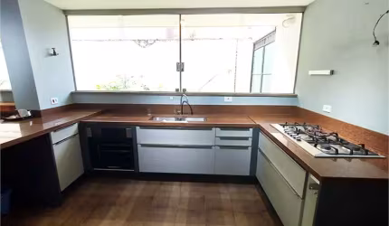 Excelente casa no Jardim Guedala (Morumbi) com valor do m² abaixo do mercado.