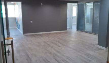Sala Comercial e 3 banheiros à Venda, 190 m² Alameda Santos.