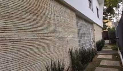 Linda casa para locação em Indianópolis!