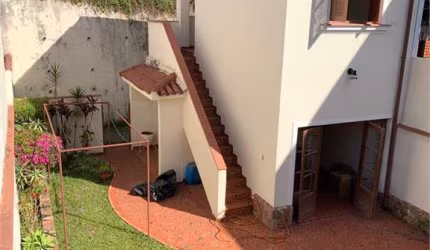 Casa à venda na Aclimação de 190m² com 3 dormitórios e 2 vagas.