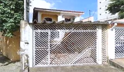 Sobrado de 04 dormitórios na Saúde