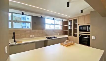Apartamento completamente reformado em  excelente localização em Higienópolis